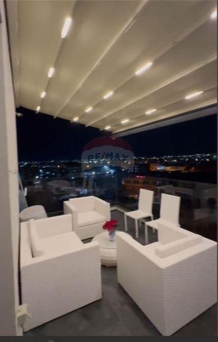 Vlore, shitet apartament duplex Dublex Kati 6, 265 m² 350.000 € (Rruga Enver Jaho, pranë Fjortesit)