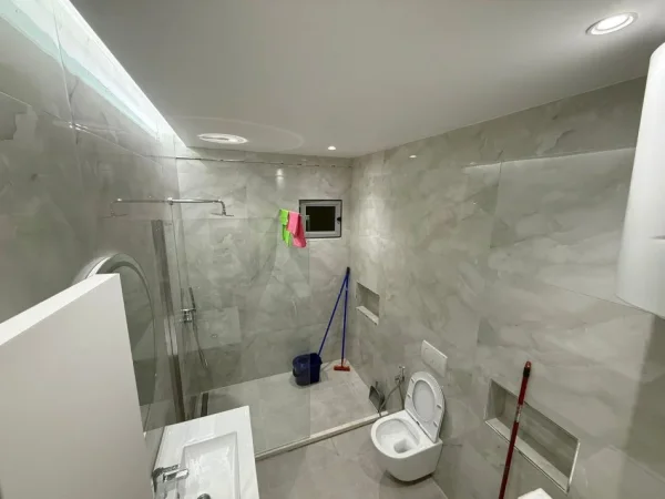 Tirane, jepet me qera apartament 1+1+Ballkon Kati 4, 76 m² 550 € (Astir)