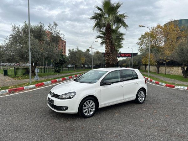 Tirane, shes makine VOLKSWAGEN GOLF 6 1.6 Nafte, e bardhë automatik Klima 190.000 km