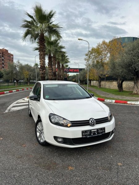 Tirane, shes makine VOLKSWAGEN GOLF 6 1.6 Nafte, e bardhë automatik Klima 190.000 km
