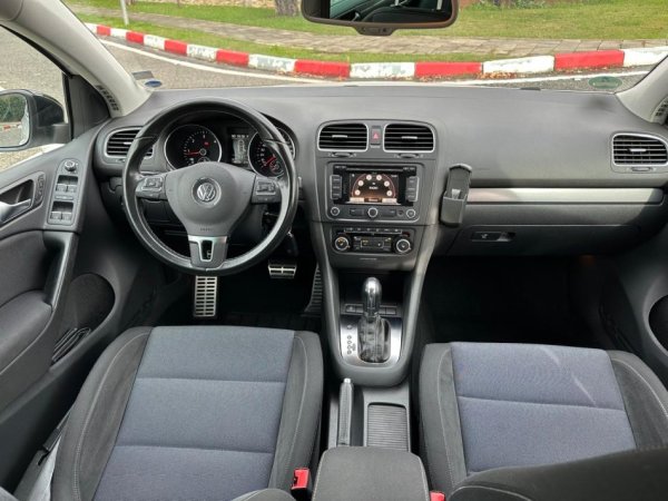 Tirane, shes makine VOLKSWAGEN GOLF 6 1.6 Nafte, e bardhë automatik Klima 190.000 km
