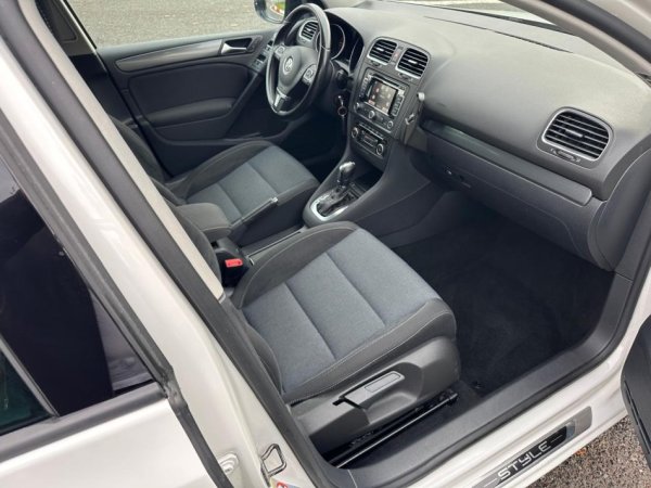 Tirane, shes makine VOLKSWAGEN GOLF 6 1.6 Nafte, e bardhë automatik Klima 190.000 km