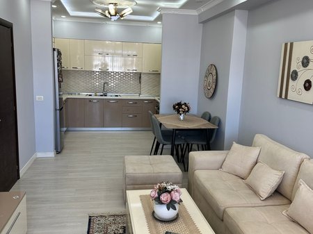 Tirane, jepet me qera apartament 2+1+Ballkon Kati 5, 97 m² 550 € (astir)