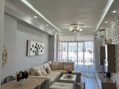 Tirane, jepet me qera apartament 2+1+Ballkon Kati 5, 97 m² 550 € (astir)