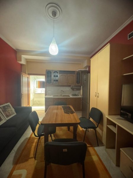 Tirane, jepet me qera apartament 1+1+Ballkon Kati 3, 60 m² 350 € (prane Shkolles Marin Barleti)