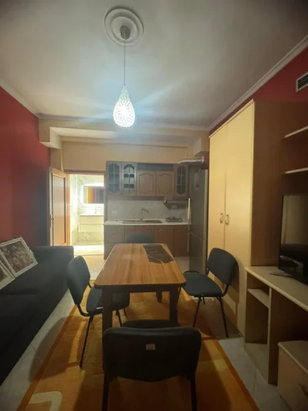 Tirane, jepet me qera apartament 1+1+Ballkon Kati 3, 60 m² 350 € (prane Shkolles Marin Barleti)