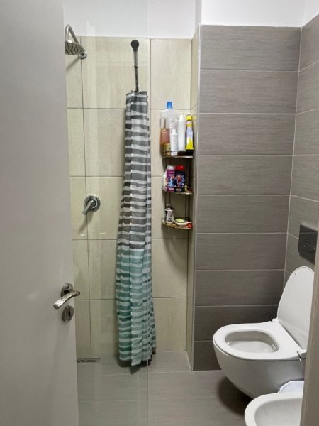 Tirane, jepet me qera apartament 1+1+Ballkon Kati 3, 75 m² 450 € (Linze/Restorant 2 Luanet)