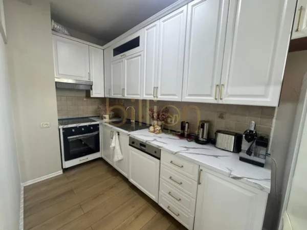 jepet me qera 2+1 , 108 m² 1.300 € (Toptani,Qender)