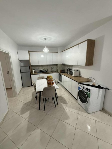 Tirane, jepet me qera apartament 2+1+Ballkon , 103 m² 620 € (Astir, Kompleksi Fratari)