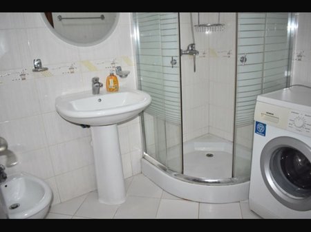 Tirane, jepet me qera apartament 2+1+Ballkon Kati 4, 750 € (Rruga Haxhi Hysen Dalliu)