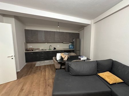 Tirane, jepet me qera apartament 1+1+Ballkon Kati 5, 75 m² 500 € (kompleksi Mangalem)