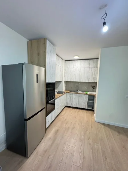 Tirane, jepet me qera apartament 2+1 , 100 m² 800 € (Komuna e parisit)