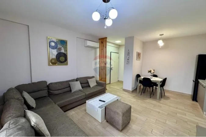 Tirane, jepet me qera 1+1 Kati 2, 80 m² 600 € 