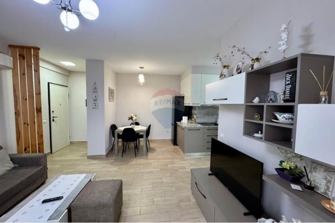 Tirane, jepet me qera 1+1 Kati 2, 80 m² 600 € 