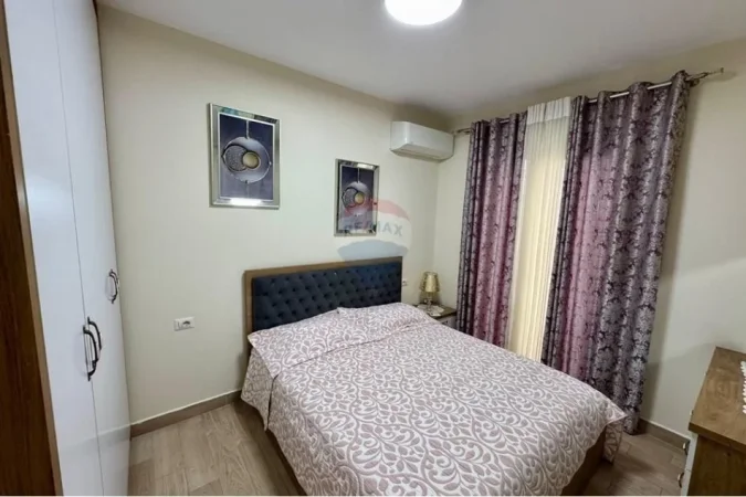 Tirane, jepet me qera 1+1 Kati 2, 80 m² 600 € 