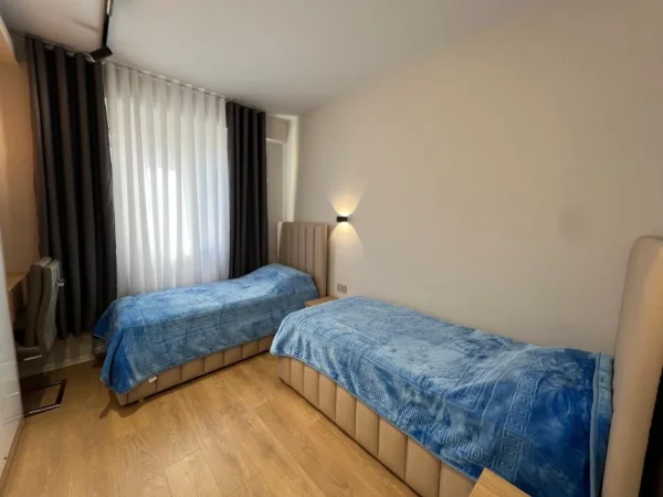 Tirane, jepet me qera apartament 2+1 , 108 m² 1.000 € (Liqeni i Thate)