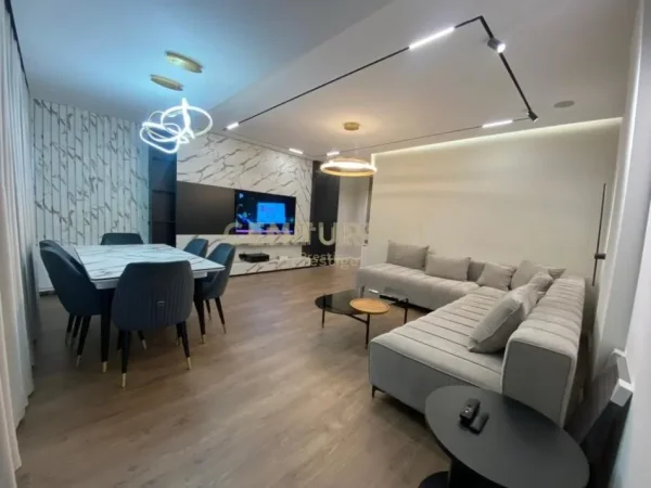 Tirane, jepet me qera apartament 2+1 Kati 3, 110 m² 1.350 €
