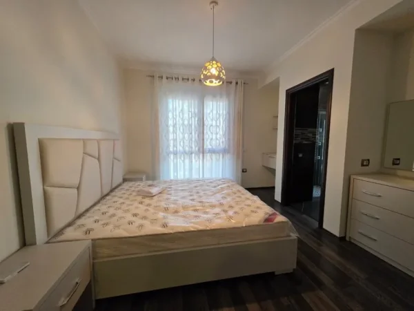 Tirane, jepet me qera apartament 2+1+Aneks+Ballkon Kati 3, 110 m² 1.400 € (rruga e kosoverve)