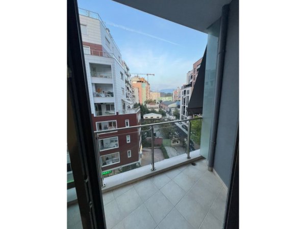 Tirane, jepet me qera apartament 2+1+Aneks+Ballkon Kati 3, 110 m² 1.400 € (rruga e kosoverve)