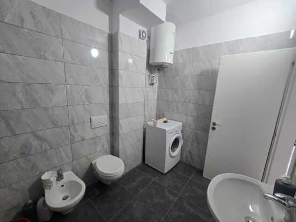 Tirane, jepet me qera apartament 1+1 , 75 m² 500 € (Selvia)