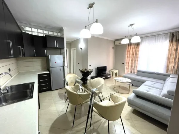 JEPET ME QERA APATAMENTI 2+1 NË ASTIR Vendndodhja: Pranë Bar Artistit, Astir,  500 €URO