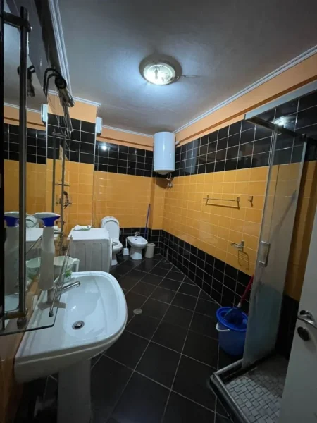 JEPET ME QERA APATAMENTI 2+1 NË ASTIR Vendndodhja: Pranë Bar Artistit, Astir,  500 €URO