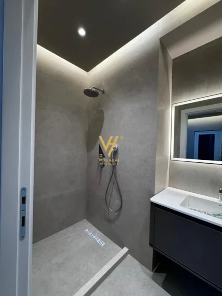 Tirane, shitet apartament 2+1+Ballkon Kati 4, 98 m² 275.000 € (KOMUNA E PARISIT)