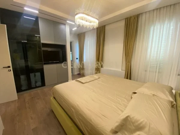 Tirane, jepet me qera apartament 2+1 Kati 3, 110 m² 1.700 € (LIQENI I THATE)