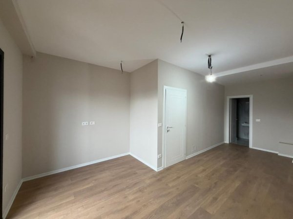 Tirane, jepet me qera ambjent biznesi Kati 6, 160 m² 2.000 € (Garden Building)