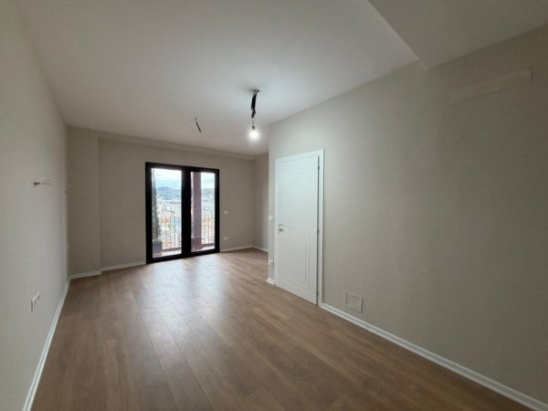 Tirane, jepet me qera ambjent biznesi Kati 6, 160 m² 2.000 € (Garden Building)