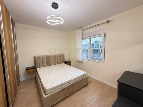 Tirane, jepet me qera apartament 2+1 Kati 8, 95 m² 950 € (komuna e parisit)