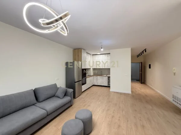 Tirane, jepet me qera apartament 2+1 Kati 8, 95 m² 950 € (komuna e parisit)