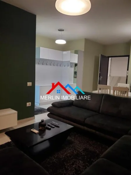 Tirane, jepet me qera apartament 2+1+Ballkon Kati 1, 77 m² 900 € (RRUGA GJIKE KUQALI,STADIUMI DINAMO)