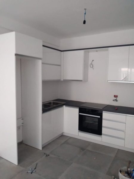 Tirane, shitet apartament 2+1 Kati 4, 84 m² 105.000 € (Univers City)