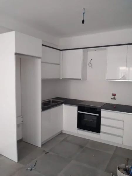 Tirane, shitet apartament 2+1 Kati 4, 84 m² 105.000 € (Univers City)