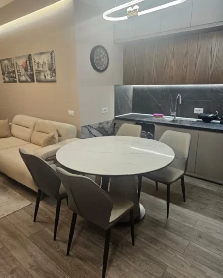 Tirane, jepet me qera apartament 2+1 Kati 6, 90 m² 700 € (LAPRAKE)