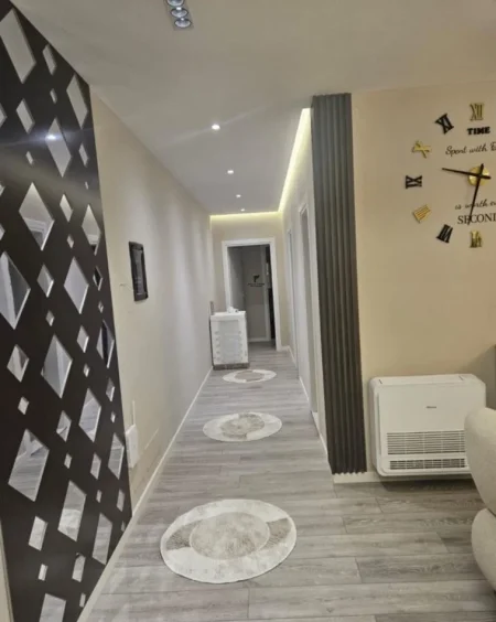 Tirane, jepet me qera apartament 2+1 Kati 6, 90 m² 700 € (LAPRAKE)