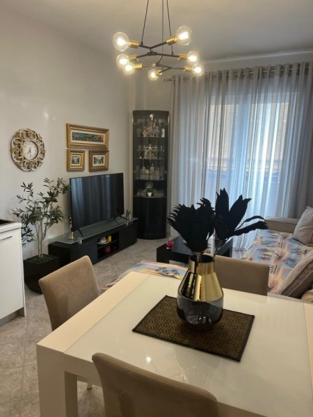 Tirane, jepet me qera apartament 1+1 Kati 6, 85 m² 500 € (PERBALLE KOMPLEKSI DELIJORGJI)