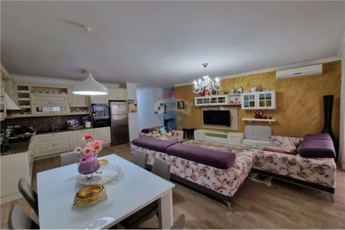 jepet me qera apartament 2+1 , 103 m² 450 € (Ujë i Ftohtë – Lungo Mare, Vlorë)