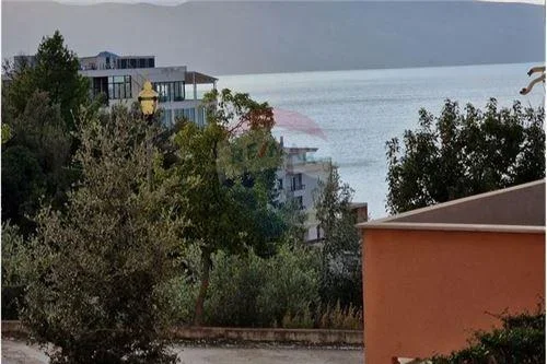 jepet me qera apartament 2+1 , 103 m² 450 € (Ujë i Ftohtë – Lungo Mare, Vlorë)