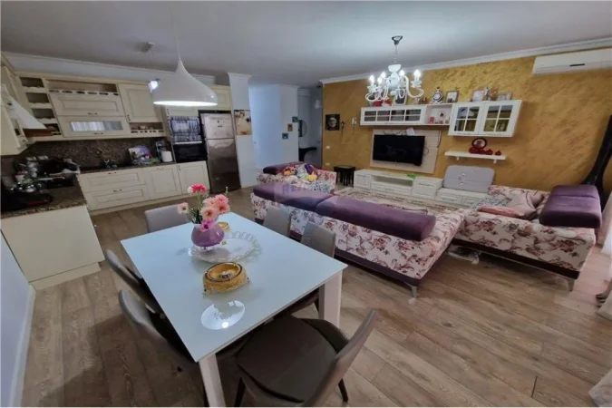 jepet me qera apartament 2+1 , 103 m² 450 € (Ujë i Ftohtë – Lungo Mare, Vlorë)