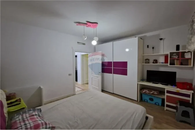jepet me qera apartament 2+1 , 103 m² 450 € (Ujë i Ftohtë – Lungo Mare, Vlorë)