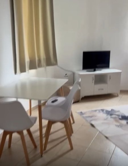Tirane, jepet me qera apartament 1+1 Kati 3, 70 m² 450 € (KODRA E DIELLIT)