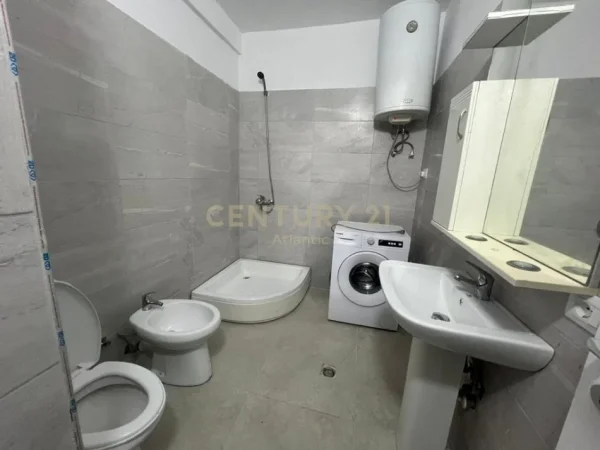 Durres, jepet me qera apartament 2+1 Kati 2, 110 m² 400 € (Durres, Ish Rajoni i Policise)