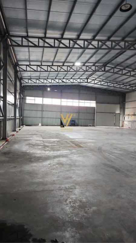 Tirane, jepet me qera magazine Kati 0, 600 m² 2.300 € (KAMEZ)