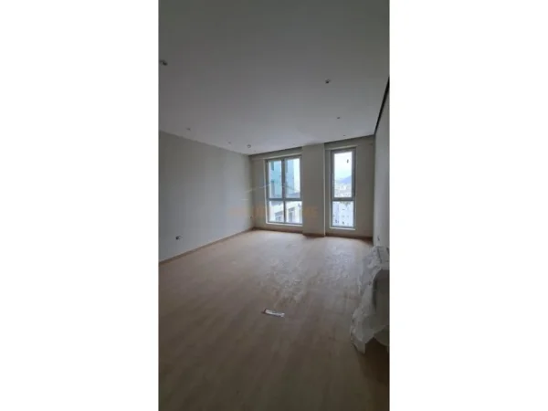 Tirane, jepet me qera apartament 1+1+Aneks+Ballkon Kati 6, 67 m² 850 € (KOMUNA E PARISIT)