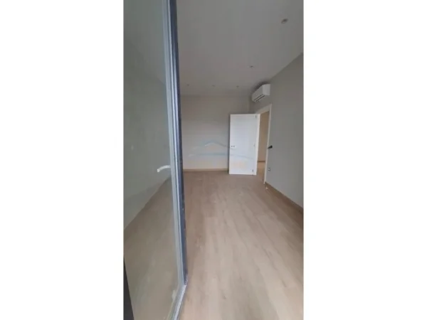 Tirane, jepet me qera apartament 1+1+Aneks+Ballkon Kati 6, 67 m² 850 € (KOMUNA E PARISIT)