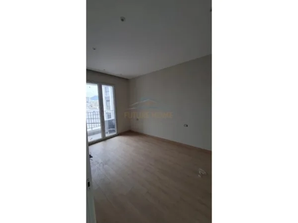Tirane, jepet me qera apartament 1+1+Aneks+Ballkon Kati 6, 67 m² 850 € (KOMUNA E PARISIT)