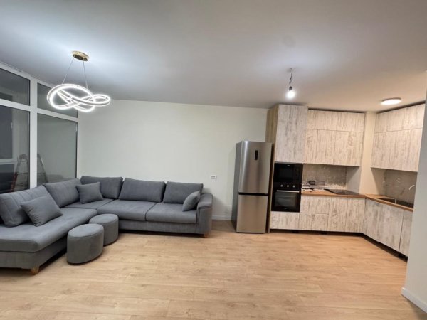 Tirane, jepet me qera apartament 2+1 Kati 8, 114 m² 800 € (KOMUNA E PARISIT)