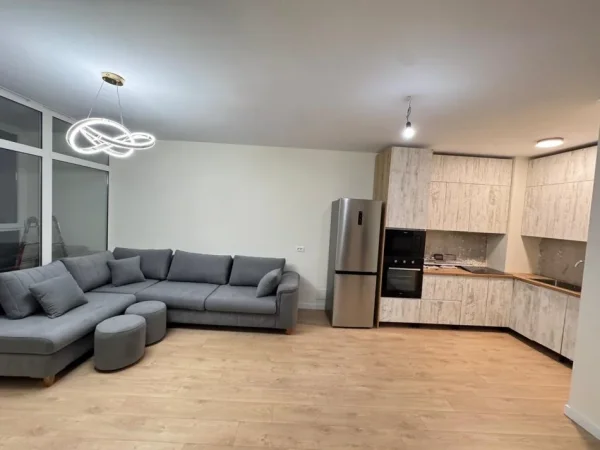 Tirane, jepet me qera apartament 2+1 Kati 8, 114 m² 800 € (KOMUNA E PARISIT)